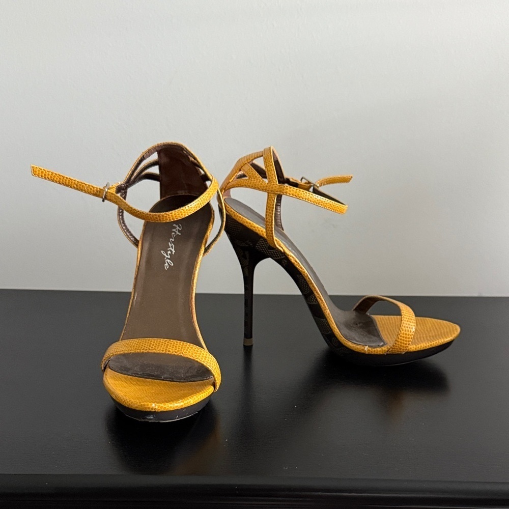 Yellow‎ Strappy Heels Sz 6
